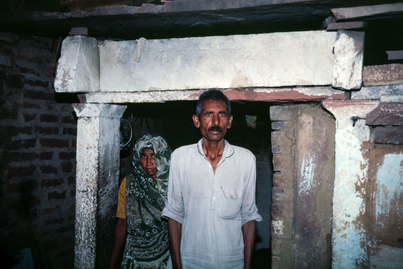 Mangi Lai Jatav and his wife in Naksoda village in Dholpur district