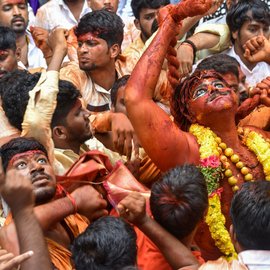 Posani Ashwin as Pothraj surrounded by devotees